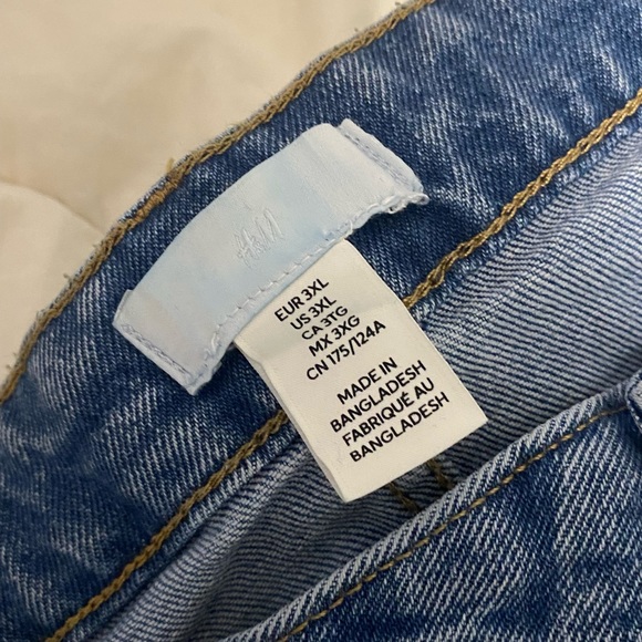 Straight leg Jean - Picture 3 of 3